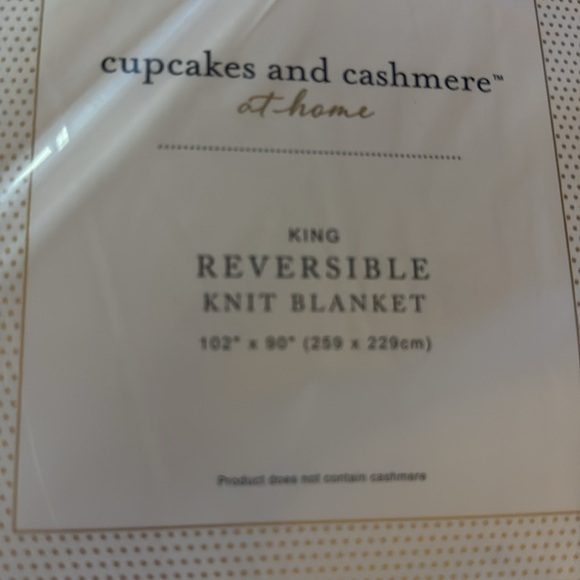 CUPCAKES & CASHMERE Christmas king size reversible knit
Ho Ho Ho Blanket 🎅🏻 - Picture 5 of 8